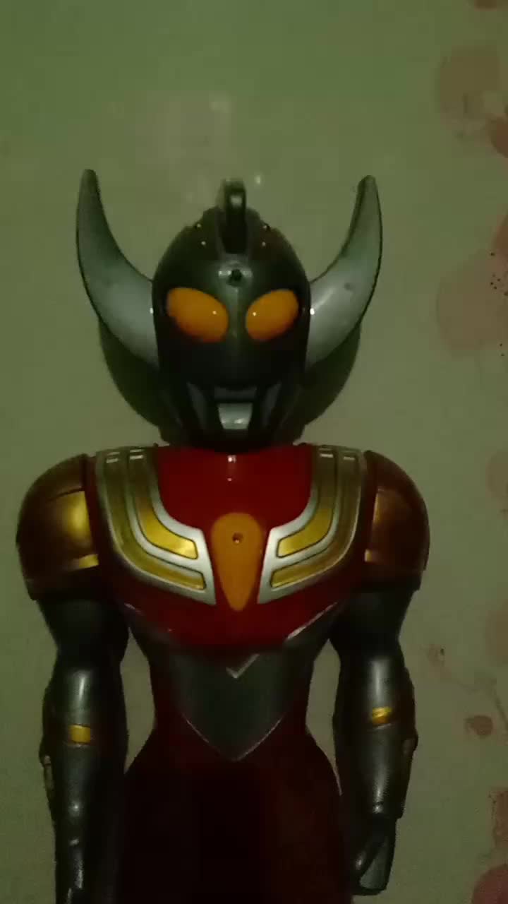 Mainan anak robot ultramen ukuran besar 70cm bisa bunyi dan nyala
