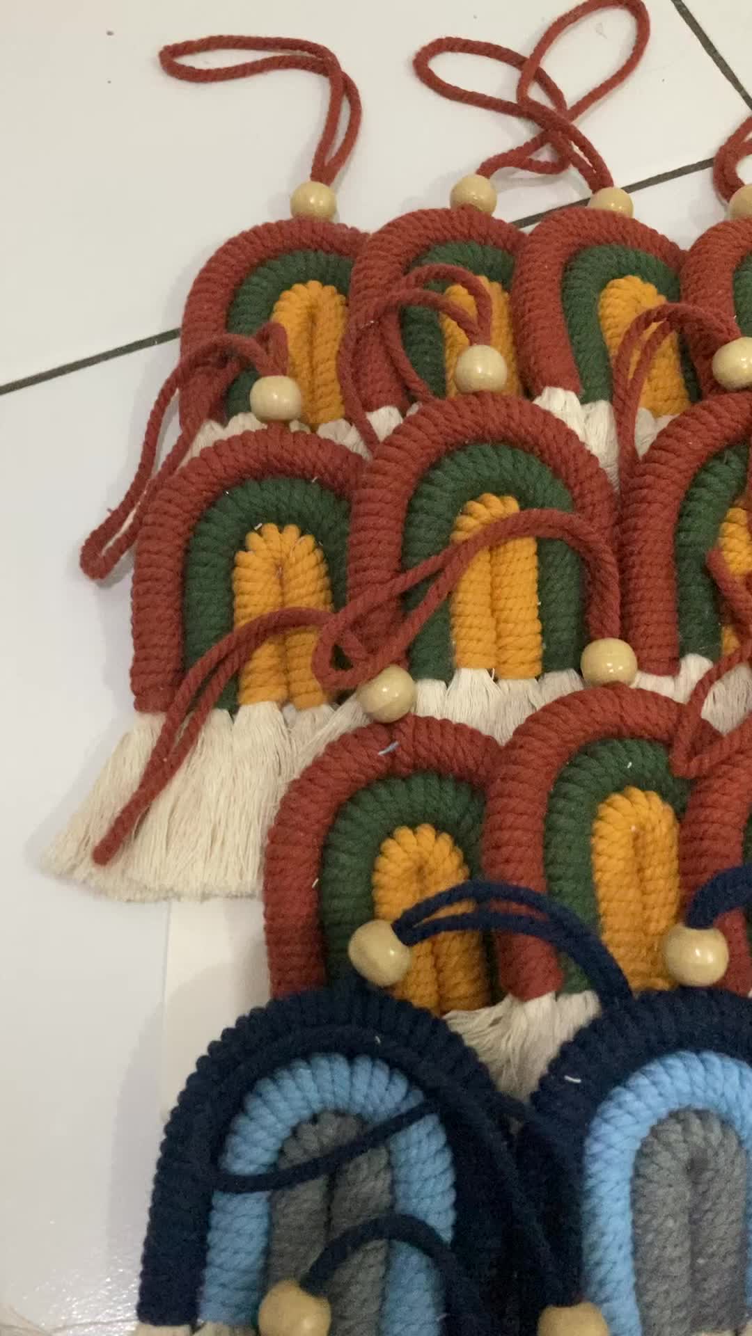 Gantungan kunci / Keychain / Gantungan Tas / Bagcharm / Souvenir / Macrame Rainbow