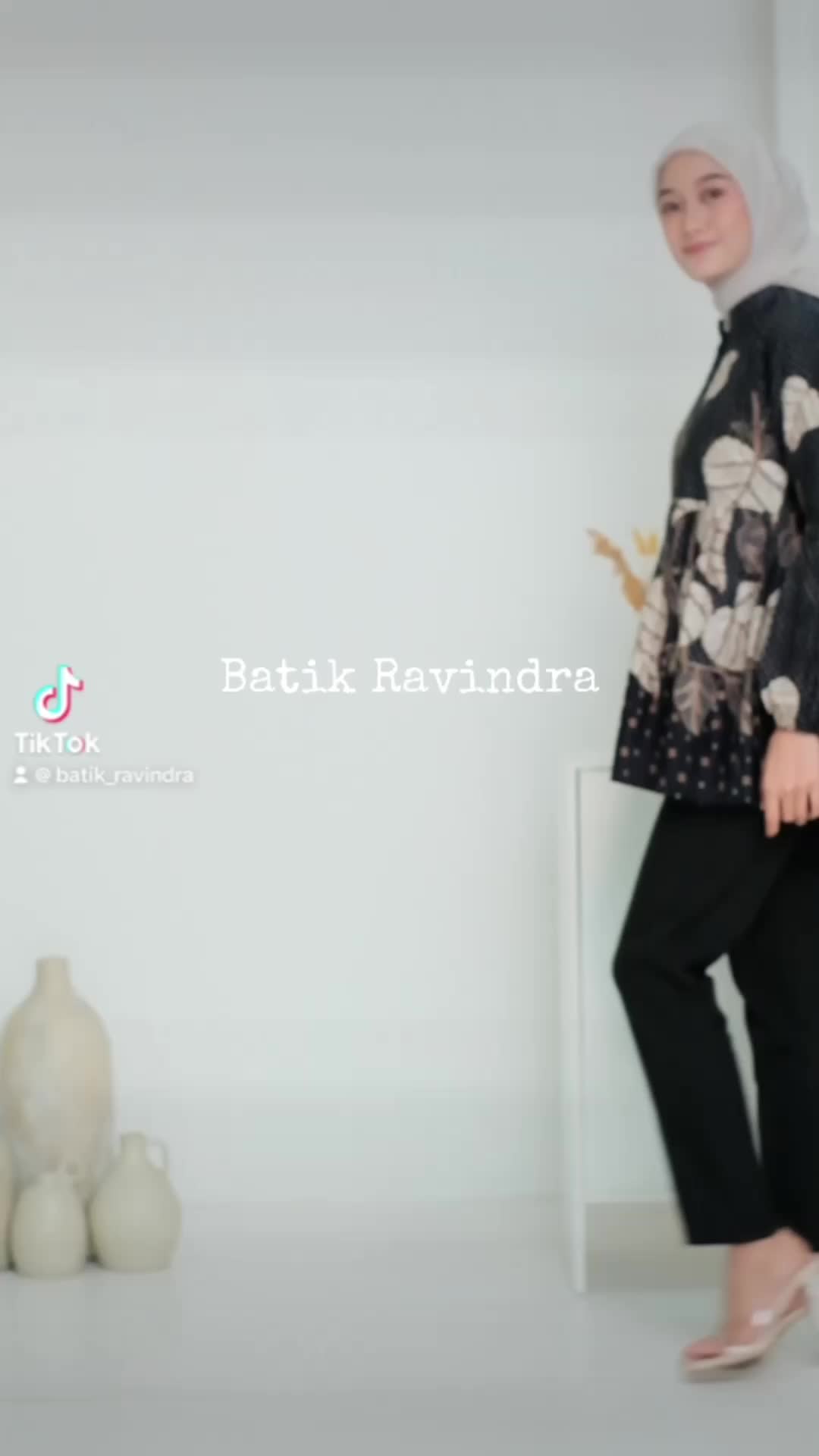 BATIK RAVINDRA Blouse  Hitam Daun Batik Katun Kancing Depan Atasan Kerja Wanita