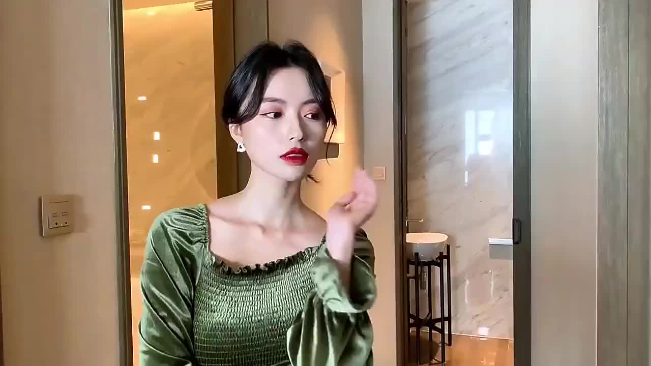 Anting-Anting Putih Bentuk Segitiga S925 Anti Karat Aksesoris Wanita Korea Style Fashion