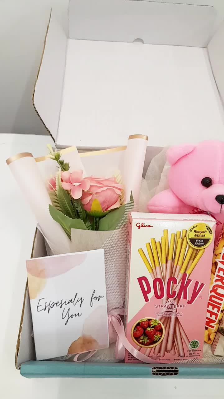 Kado Ulang Tahun Cewek Boneka pink Coklat Pocky