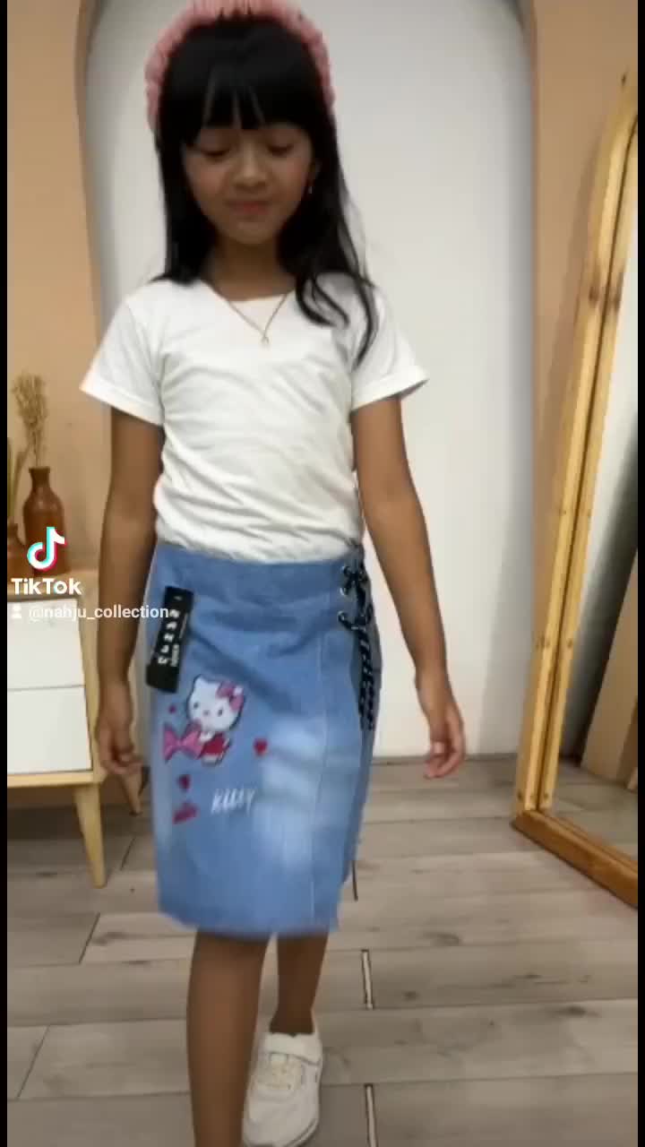 ROSELLA PITTAH CELANA PENDEK ANAK PEREMPUAN 1-12 TAHUN Katun Santai Mini Low Waist Slim-fitting Polos Bunga A-Line Hitam Putih lutut