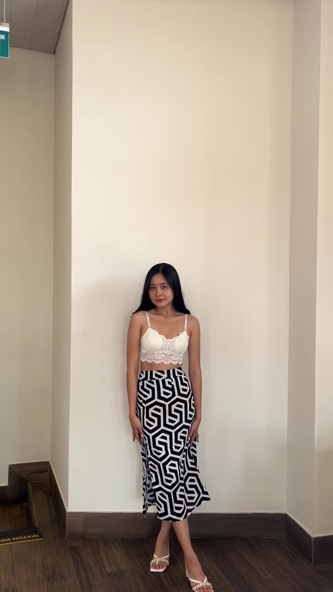 Rok belah samping pendek Bunga - Rok MIDI Wanita