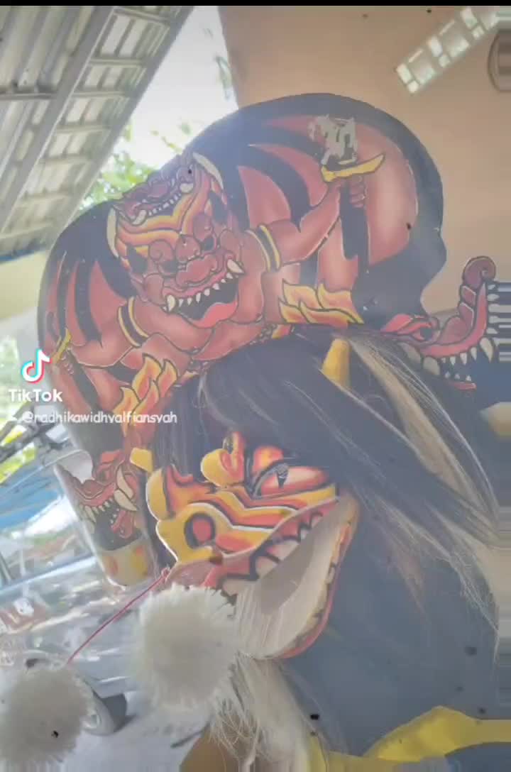 Kreasikan dengan Rambut Barong Putih Berkualitas Tinggi untuk Media Hiasan