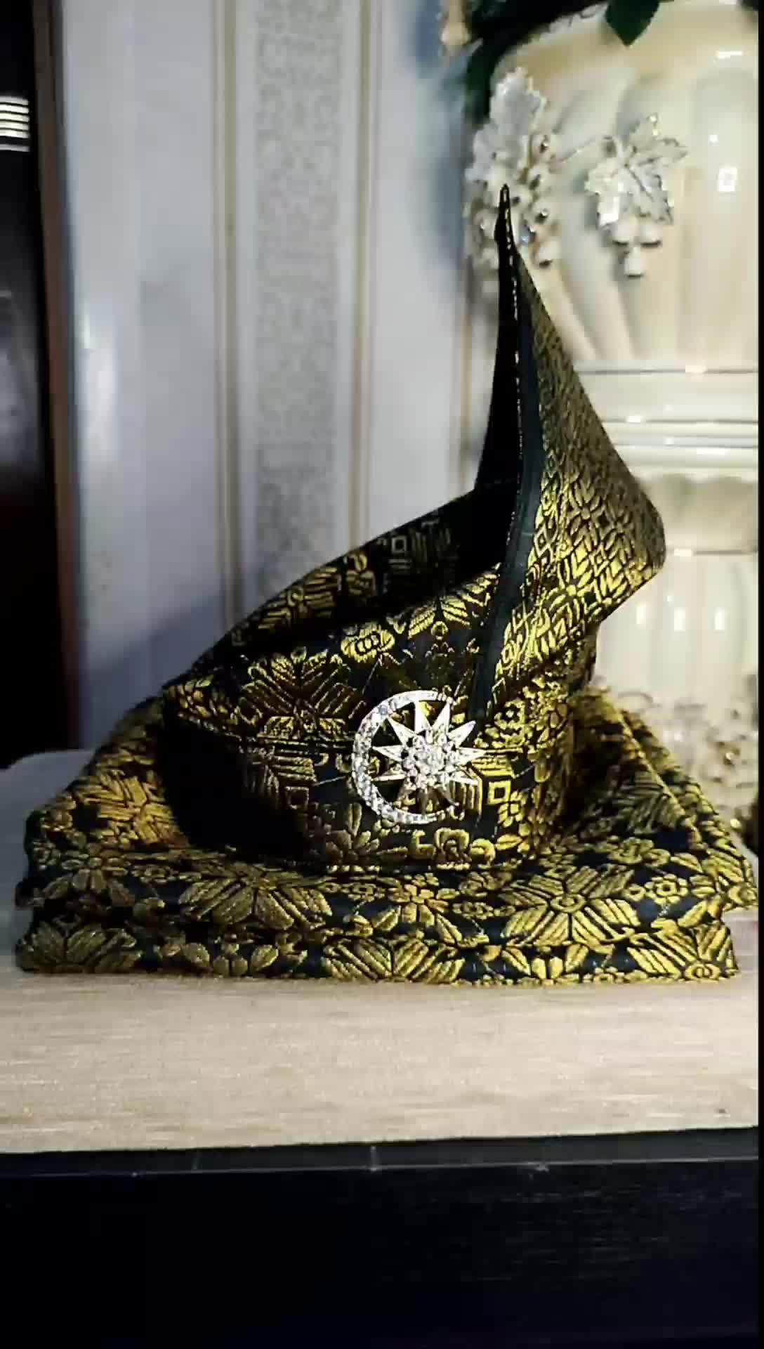 EDISI HITAM MAS SET TANJAK MELAYU DAN KAIN SAMPING/SARUNG SONGKET
