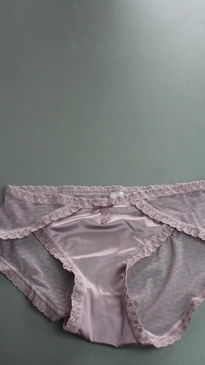 Celana Dalam Wanita Katun Silk Transparan Nyaman Middle to Low Setrip Motif Renda Seamless Cewek Lembut Pendek High