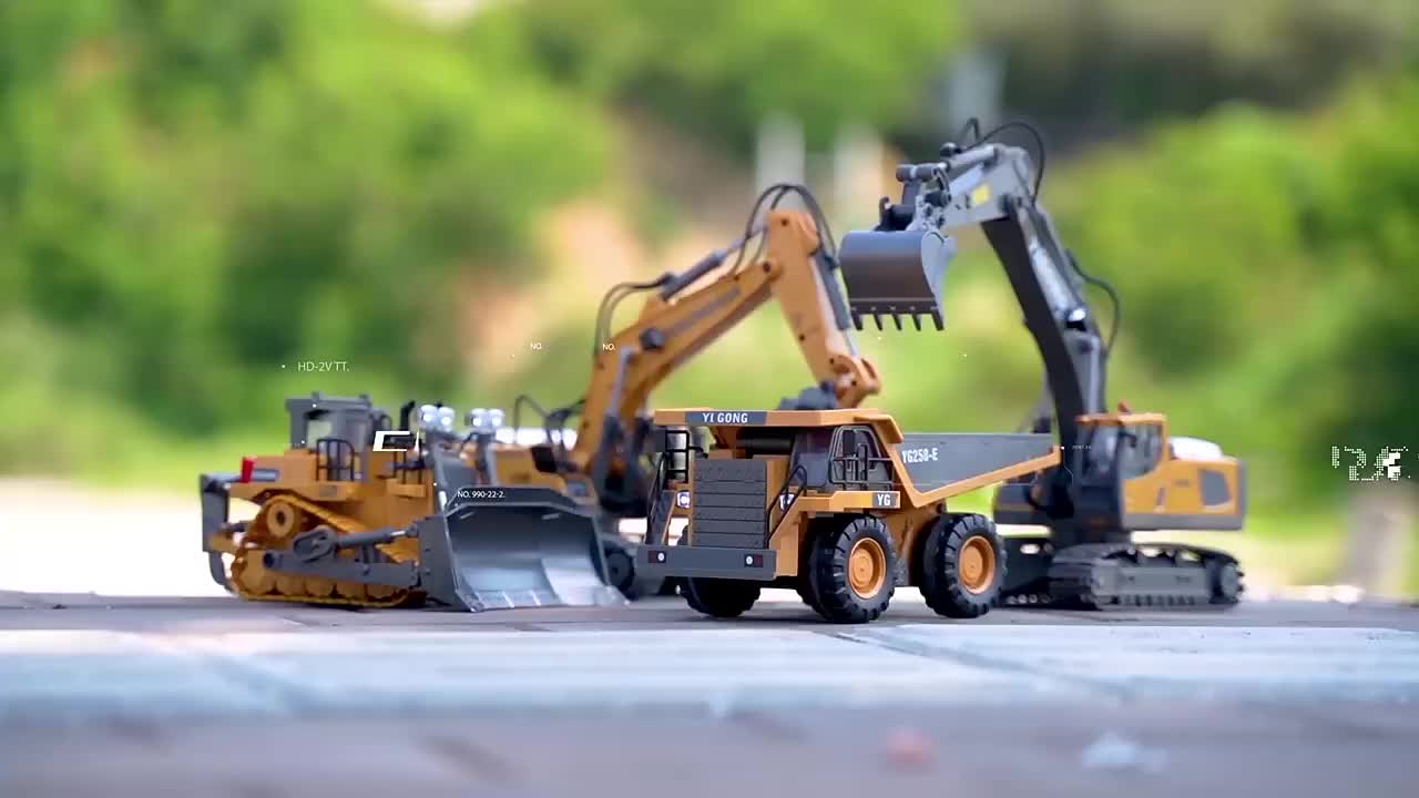 ToysBestMall  Remote Control Mainan Anak Excavator RC 2.4GHz 11 Saluran Logam Paduan - Lampu LED, Baterai Inklusif & Kontrol Presisi