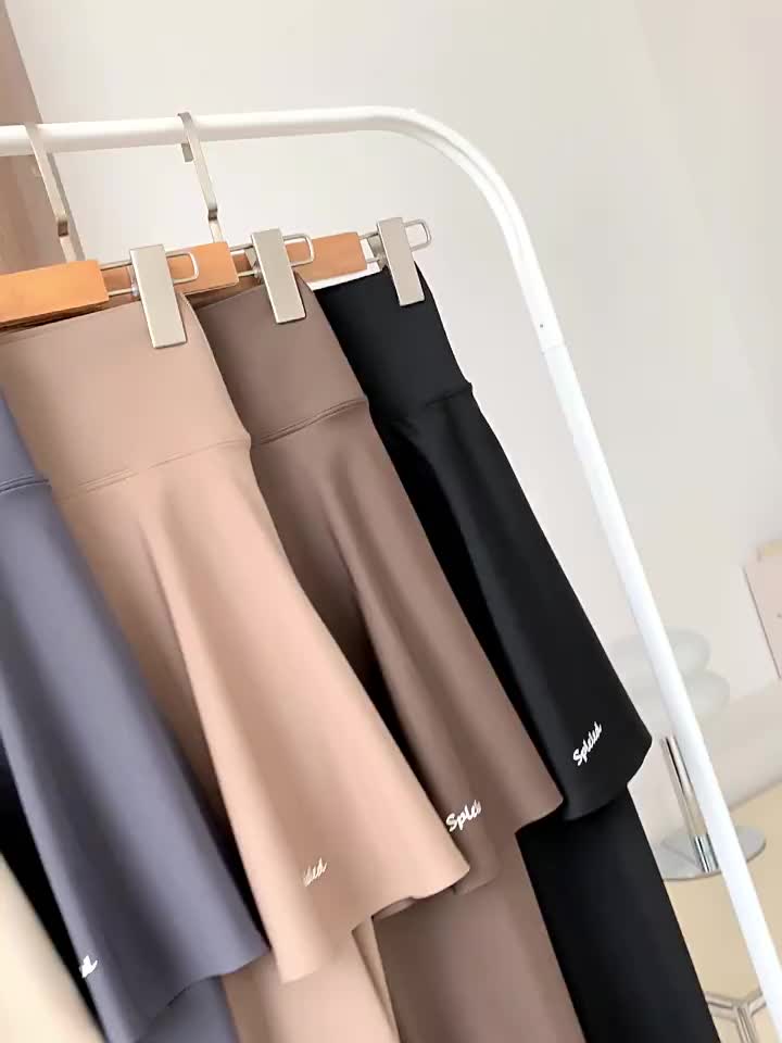 【Amanoheart】2 in 1 hitam Yoga Celana Sport Wanita Rok Panjang High Waist Jumbo Polos Gym Fitness Yoga Running Sport Yoga legging skirt Celana Rok Olahraga Hitam A-Line Slim-fitting Outdoor Pakaian elite legging legging fit black pants