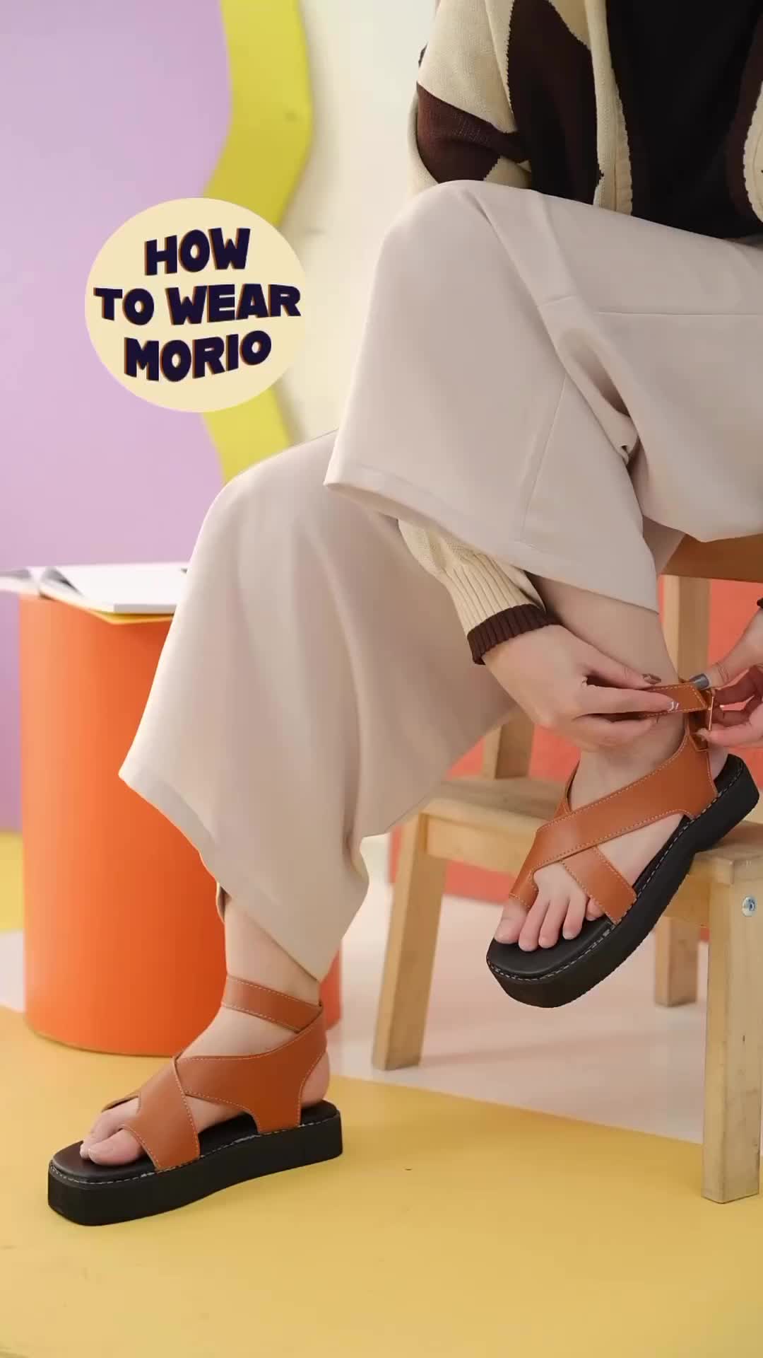 Morio Series Le Norte - Sandal Wanita Tali Sendal Open Toe Tanpa Hak Round Toe Berbahan Sintetis Leather Sol Tebal Stylish & Nyaman Desain Modern & Nyaman Cocok Untuk Outfit Sehari-hari Hingga Acara Khusus