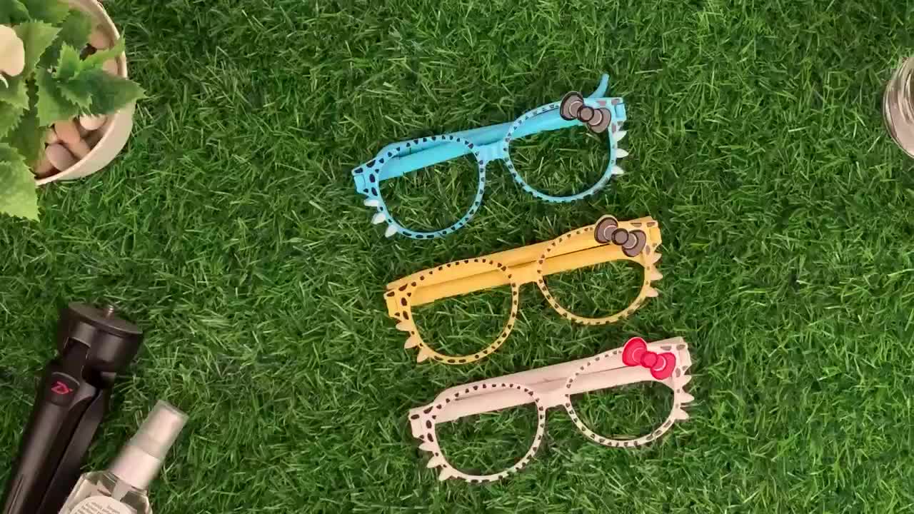 Kacamata Anak Bentuk Pena Pita Motif Hello Kitty 2 Pulpen Kanan Kiri Motif Lucu Warna Fashion
