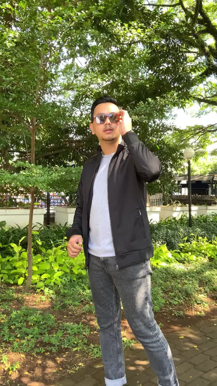 jaket track top BEST SELLER hitam striped hitam olahraga bahan nyaman tidak panas kantong resleting unisex Pakaian Hitam polos uniseks