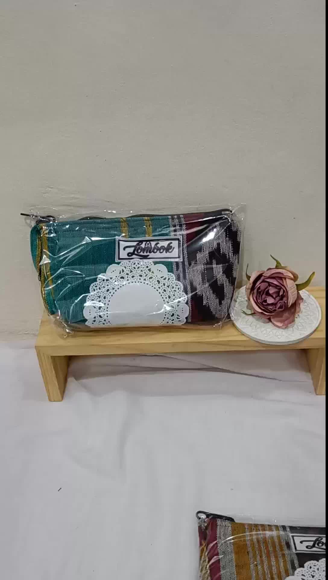 Dompet Pouch Tenun Lombok Kecil Wanita