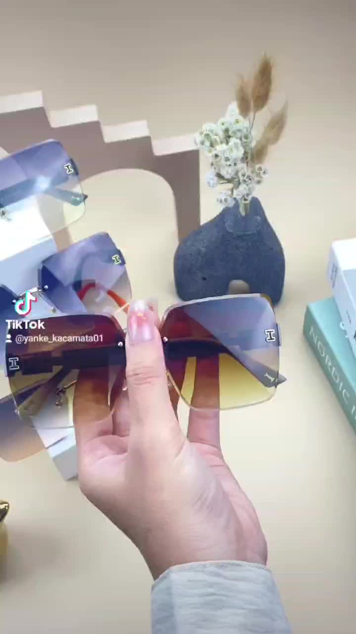 [Paket Kotak & Lap] Kacamata Hitam Uv400 Kacamata Wanita Sunglasses Kacamata Cewek Kacamata Fashion  eyewear 7710 lensa