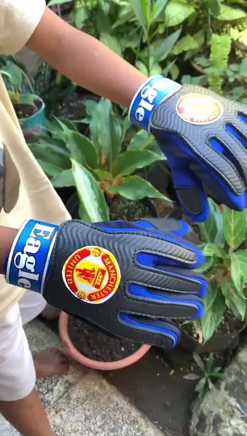 Sarung tangan kiper anak anak