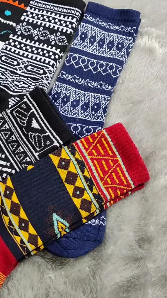 Kaos Kaki Motif Tribal Panjang Skate Old School Kantor Tebal