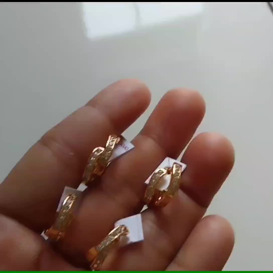 ANTING WANITA CANTIK TITANIUM 001.ANTING DEWAh titanium untuk dewasa bisah di gunah kan sehari hari Emas Kulit Perhiasan kolong Harian Black seruni Earrings starboy pelapis logam warna 1 set tipe 2 giwang mewah tindik gantung tanpa