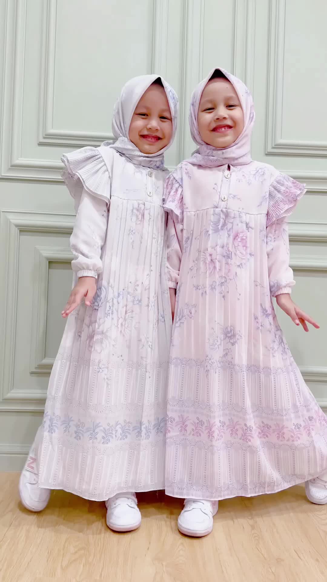 Dungdungkids Gamis Anak Vanesha Ceruty Motif Bunga Plisket Free Jilbab Segi Empat 5 - 11 Tahun