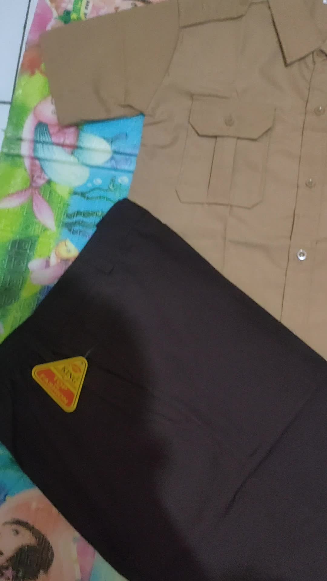SETELAN PRAMUKA SERAGAM SEKOLAH SMP BAJU PENDEK CELANA PANJANG KELAS  1 - 3 Fashion