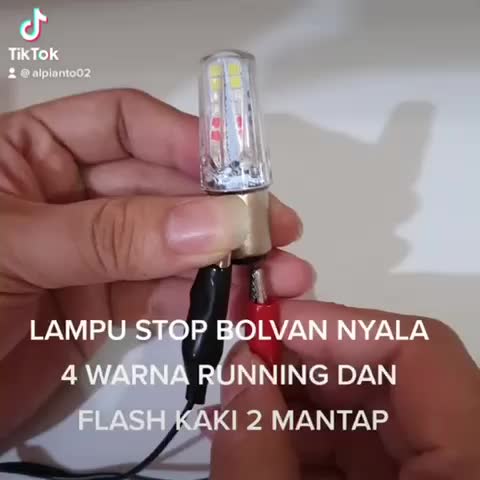 PROMO 1 PCS LAMPU STOP PYRAMID LAMPU STOP BOLVAN RUNNING DAN FLASH DC 12V UNIVERSAL KAKI DUA Car