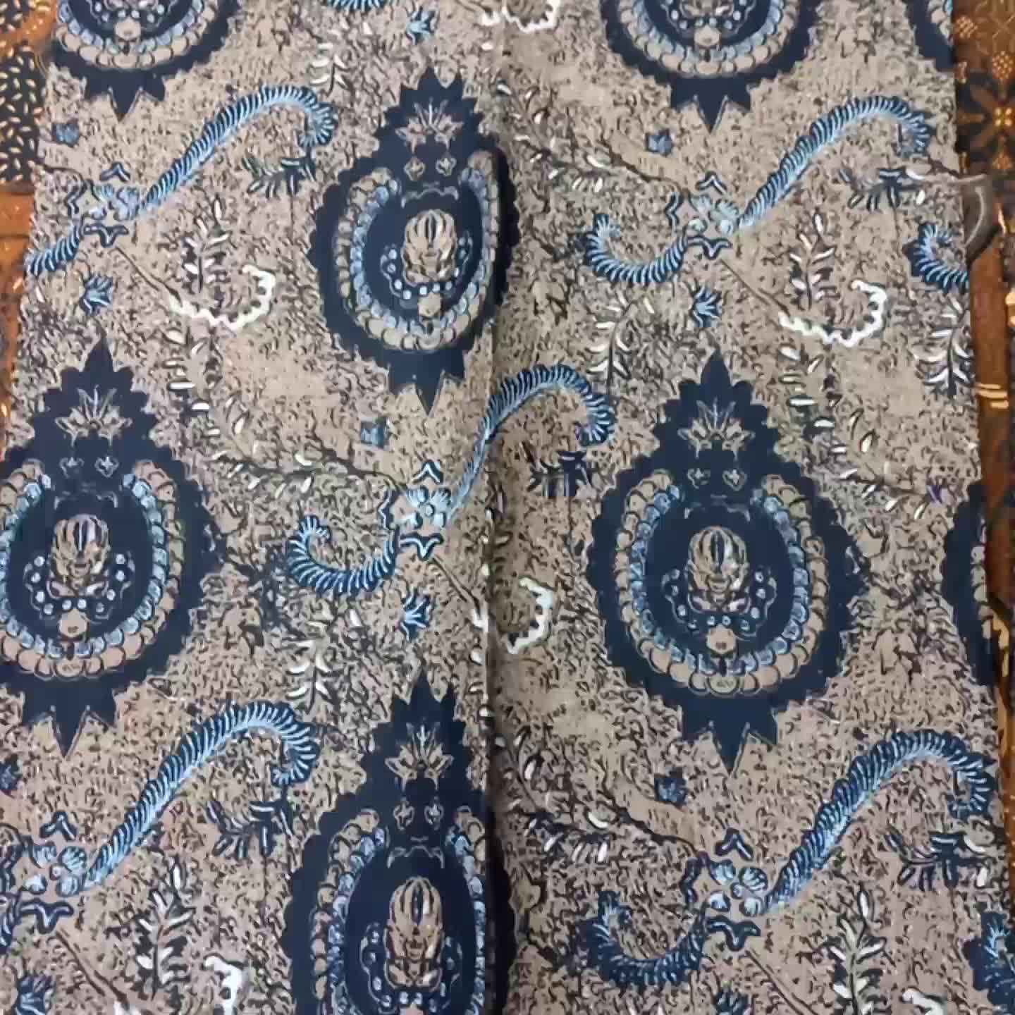 Kain Jarik Bawahan Kebaya Beskap Krem Motif Ratu Ratih Nanas Lawasan