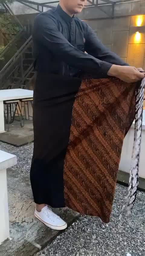 Sarung Sunan -- Sarung Iket Sarung Bali Hitam Katun Dewasa Motif Muslim