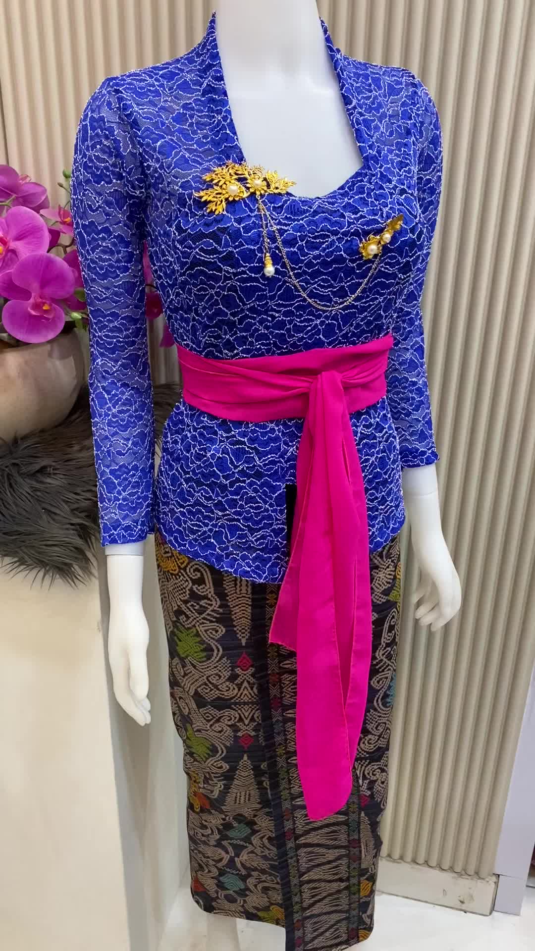 Kebaya Bali Brokat Strait Corrd